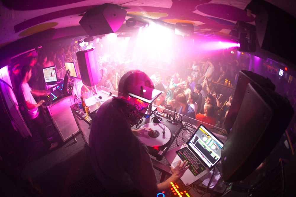 CLUB 9ONE9, Victoria